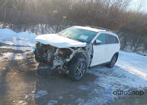 2019 Toyota Highlander Xle z USA, uszkodzony, nr VIN 5TDJZRFH8KS918509